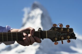 Le festival Zermatt Unplugged accueillera au pied du Cervin des stars telles que Stephan Eicher, Amy MacDonald ou Mika (archives). Keystone/JEAN-CHRISTOPHE BOTT